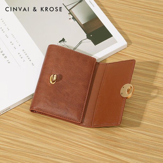 Sitio web oficial de Cinvai/Krose Small C/K Cowhide Short Wallet Ladies 2025 Nuevo bloqueo de la bola de hebilla simple Bolsa de billetera Regalo de cumpleaños femenino CK Ballet-Brown [novia, esposa y niñas]