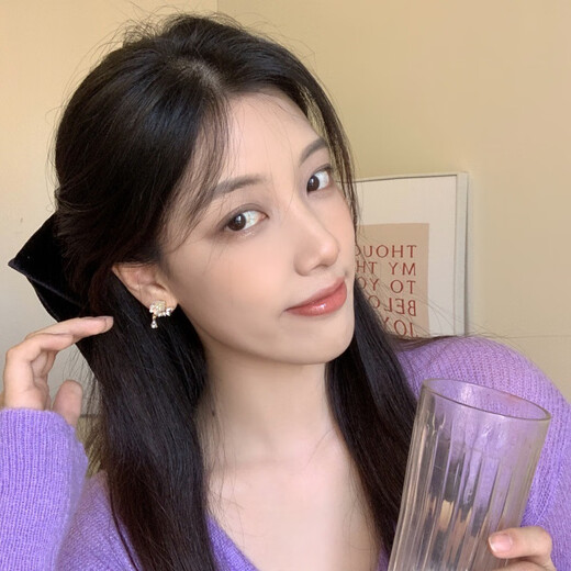 Nianfu ear clip earrings for women without pierced ears, new autumn and winter temperament niche design earrings, ear clips, mid-autumn gifts for girls, triangle ear clips, camellia