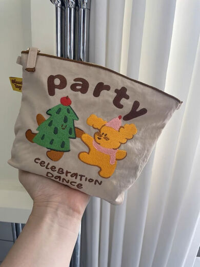 Cute illustration embroidery environmentally friendly cloth bag storage portable nylon cosmetic bag large capacity wash makeup brush clutch bag cartoon bear embroidered cosmetic bag