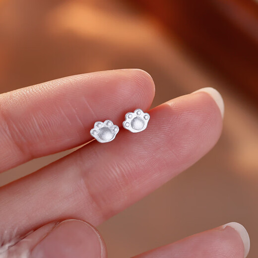 Liangshihuan pure S999 silver cat claw earrings for women 2024 new niche high-end silver earrings exquisite and compact jewelry for ear piercing 999 silver cat claw earrings single