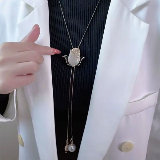 Leaf-cutting ant tulip sweater chain, high-end and versatile long necklace, women's autumn and winter fashion accessory, coffee golden tulip sweater chain