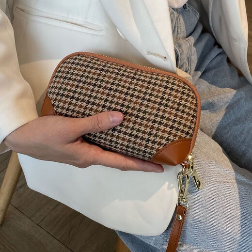 Bolso de canguro fresco se puede colocar un embrague de bolso pequeño para mujeres en el teléfono móvil 2023 nuevo lienzo de manejo de alta gama temperamento de moda gran capacidad negra