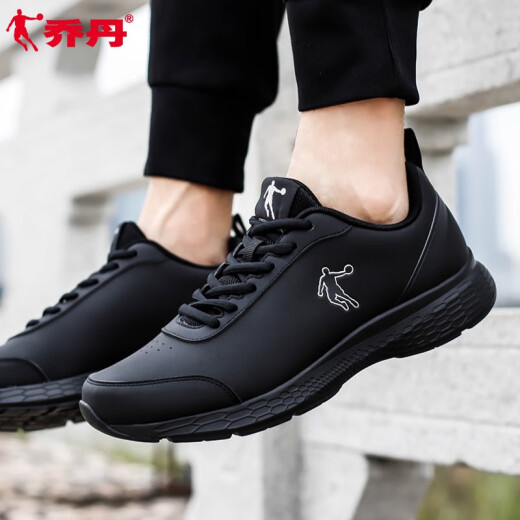 Jordan men's shoes, sports shoes, men's spring new leather waterproof lightweight running shoes, outdoor casual shoes, wear-resistant jogging shoes, black (recommended by the store manager) (leather surface warm) 39