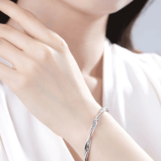 Kaibaolou pt950 platinum bracelet for women platinum bracelet with curly grass pattern Möbius ring bracelet PT999 customized New Year's Day gift No. 50 22g