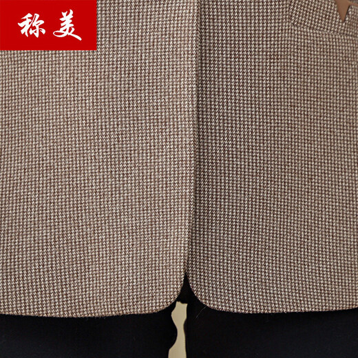 Es wird eine Mutter mittleren Alters, die Frühlings- und Herbst-Kurzanzugjacke für 50-60 Jahre alte und ältere Frauen-Slim Top 6626 Plaid XL trägt, für 105 Jin geeignet [Jin ist 0,5 kg] geeignet.