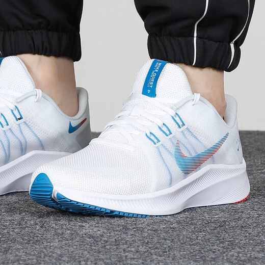 Nike (Nike) Herrenschuhe Neue Quest 4 Sportschuhe Leicht, lässig, atmungsaktiv, fliegende Liegestütze Jogging-Schuhe dämpft Laufschuhe DA1105-101 41