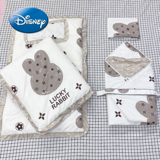 Disney (Disney) baby gift box newborn cotton twill quilt six-piece set cotton six-piece set newborn quilt bag quilt single off-white heart 100cm six-piece set