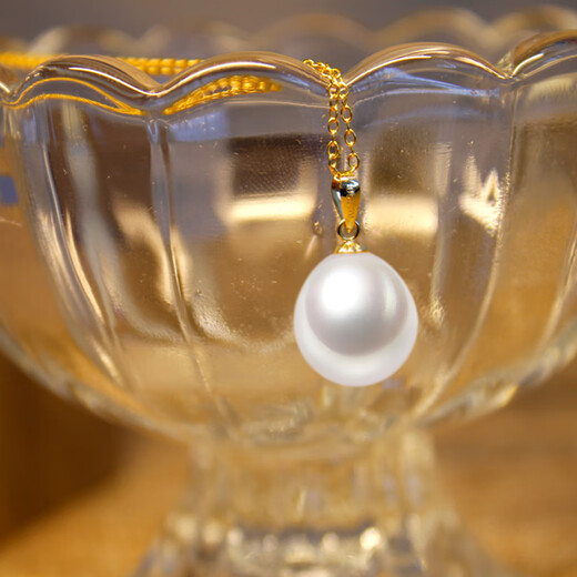 Pearl-shaped freshwater pearl pendant, drop-shaped freshwater pearl pendant, selected 925 silver gold plated base, exquisite and elegant style, gift to girlfriend or sister, 8.3-9.3mm white pearl