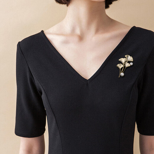 Ancient ginkgo leaf brooch, high-end women's light luxury corsage, exquisite niche pin buckle, suit, coat, scarf buckle X134 ginkgo leaf pearl brooch