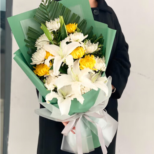 Flower delivery for Ching Ming Festival, chrysanthemums, funeral flowers, commemorations and memorial services, same-city delivery. Flower shop delivers flowers to your door. In memory of you, 19 yellow and white chrysanthemum bouquets plus lilies. Same-city delivery. Supports delivery on the scheduled date.