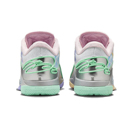 Nike (Nike) LeBron22 LeBron James Chaussures de basket-ball à bas niveau de la pratique des hommes FZ1098-100 44