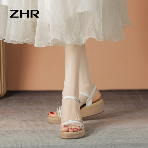 ZHR百搭坡跟凉鞋女一字带2025新款外穿厚底时装凉拖水钻珍珠女鞋子 米白 37