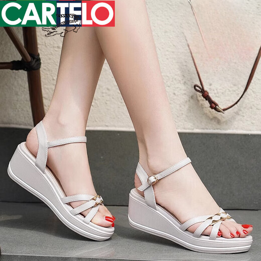 卡帝乐鳄鱼（CARTELO）真皮坡跟凉鞋女2025夏季新品中跟厚底时尚一字带松糕凉鞋夏季百搭 杏色5厘米 36