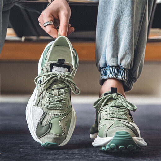 Zapatos para hombres Langyanxuan 2024 zapatos nuevos para los zapatos de papá de la running de otoño y el invierno de los hombres para los zapatos de papá resistentes a la ropa para hombres sin deslizamiento.