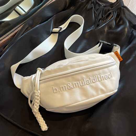 Kuqi Kangaroo Canvas Crossbody Chest Bag Women 2024 New Fashion Casual One Shoulder Dumpling Bag Versatile Internet Celebrity Waist Bag Black