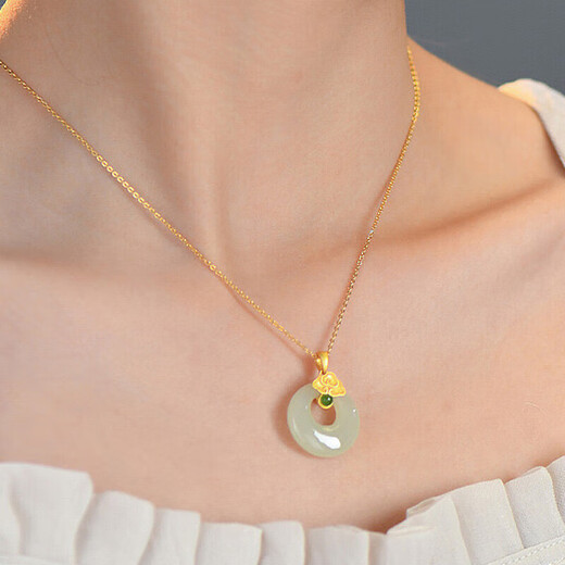 Zhou Dajin CHOW TAI KING Xiangyun Ping An Buckle Silver Necklace for Girls 2025 New Hetian Jade Pendant Birthday Gift for Girlfriend and Wife