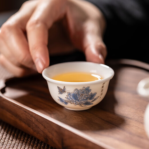 Porcelain brand tea set mutton fat jade Kung Fu tea set for home living room new Chinese style high-end guest tea set gift box gift <Blue color peony> mutton fat jade covered bowl 12-piece set