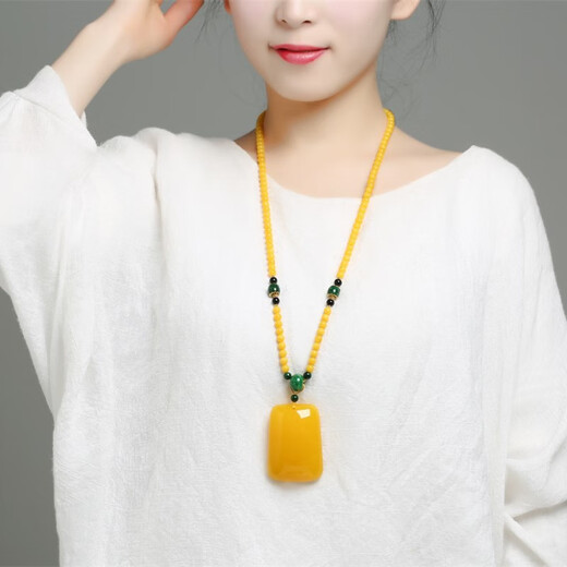 Luoyi Lao Beeswax Pendant Water Drop No Matter Fang Brand Chicken Oil Yellowstone Amber Men's and Women's Blood Amber Sweater Chain No. 1