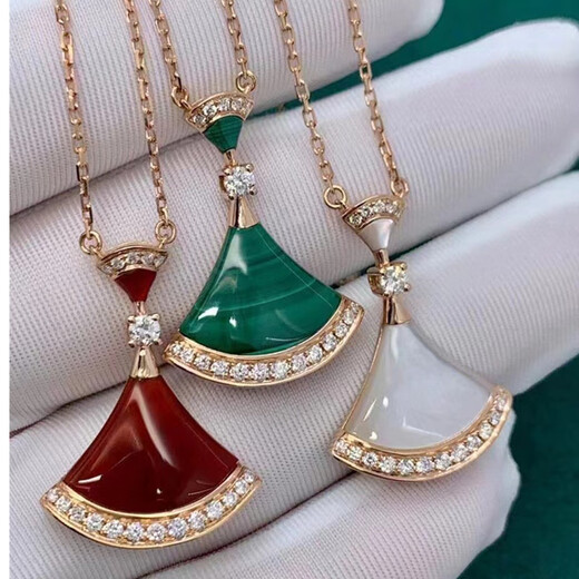 Fat Donglai's same style 18k gold mini skirt pendant necklace women's carnelian white mother-of-pearl malachite clavicle chain rose rose gold red agate skirt