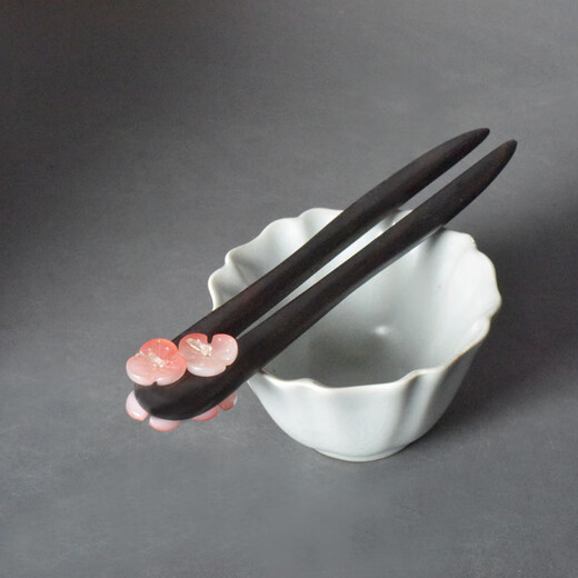 Black sandalwood hairpin, short hairpin, U-shaped hairpin, ancient style, daily Hanfu, simple modern Chinese style for women, double-sided Czech glazed pink flower