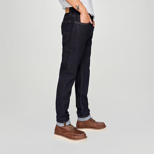 Lee Zhang Linghe endorses the same style of comfortable mid-rise tapered brushed men's jeans in the mall, trendy and washed 34