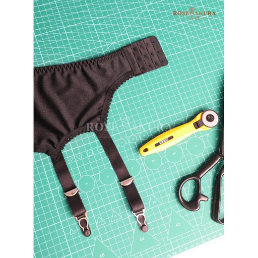 8383 Strumpfbänder Beutel Kleber Schnalle Metall Hebezeuge Schnalle Blitz Europäische und amerikanische Strümpfe Strümpfe Zubehör Weiße Uniform Größe