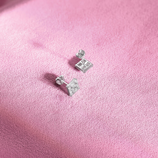 Saturday Fortune (ZLF) S925 silver earrings for women, small square diamonds, fashionable and sweet earrings for birthday gifts, a pair of earrings