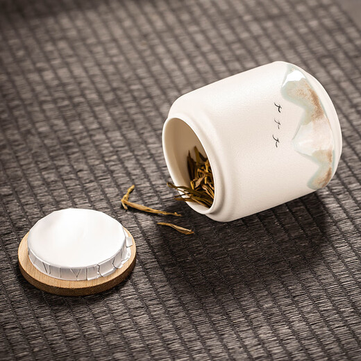 Porcelain brand tea set ceramic storage tea jar household small moisture-proof tea storage sealed jar Kung Fu tea set accessories white pottery <青山飞鸟> tea jar 210ml