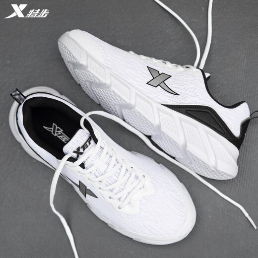 Xtep men's shoes running shoes sports shoes autumn and winter leather waterproof men's trendy casual shoes mesh shoes sports shoes bags white and black [recommended] 42