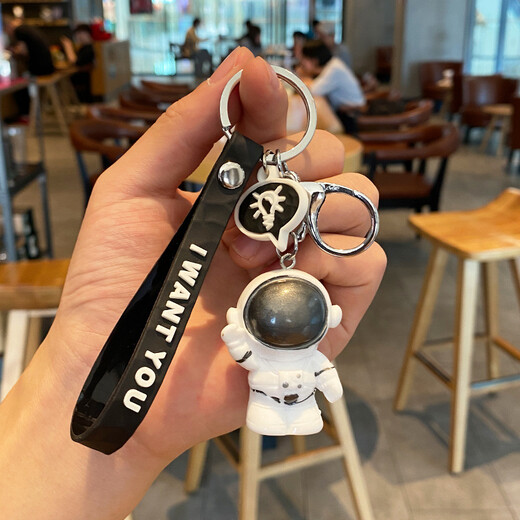 Feihui Internet celebrity creative astronaut keychain, male and female couples' school bag pendant birthday gift, orange astronaut
