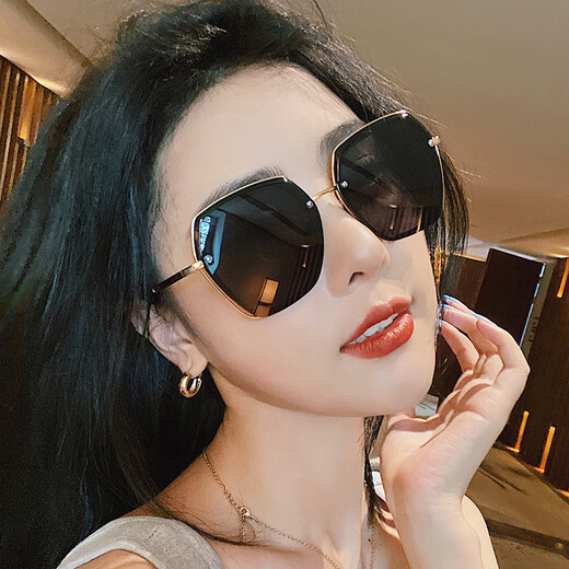 Omusqin G-Version M-Sonnenbrille für Damen mit runden Gesichtern, Retro-Fahren, trendige Anti-UV-Sonnenbrille im koreanischen Stil für große Gesichter, schlankmachende polarisierte Sonnenbrille, schwarzgoldener Rahmen, schwarze und graue Folien