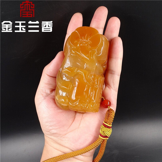 Golden Magnolia parfum Natural Chalcedony Pixiu Piece à main Agate Jade Handd Play Treasure Stone Bielry Ornements pour hommes et femmes. N ° 1695 (320)