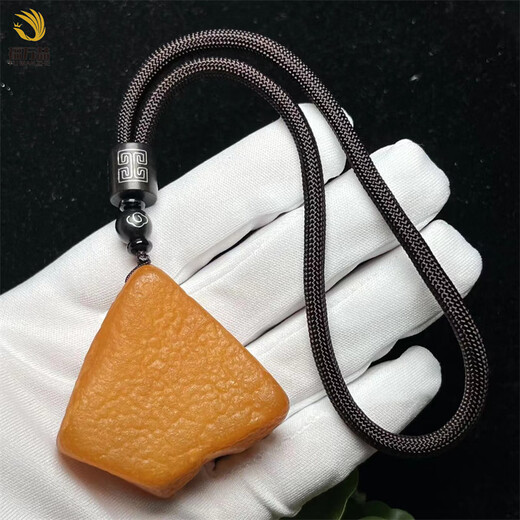 Fuwanzhe natural beeswax original stone pendant with leather amber lychee leather handle 20.7g