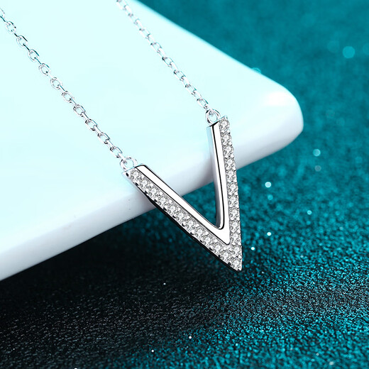 Huobei PT950 platinum pendant for women, sterling silver V-shaped moissanite micro-set necklace, versatile, birthday gift for wife and girlfriend 19