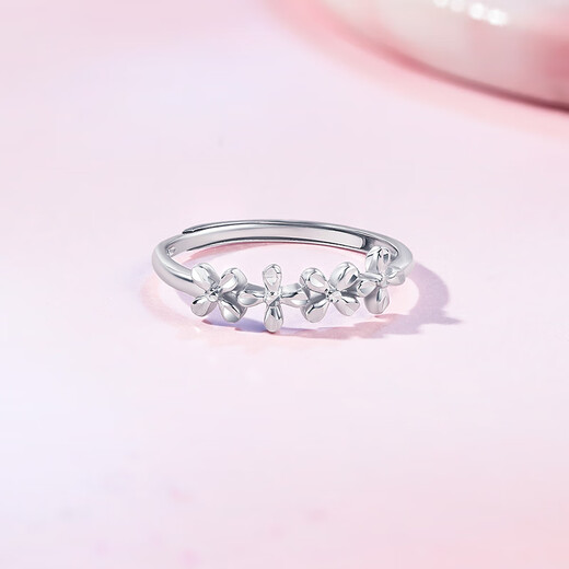Saturday Fortune PT950 Four-leaf Flower Platinum Ring for Girlfriend B0112803 About 2.02g 15th Birthday Gift
