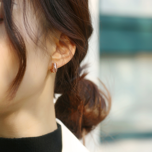 Idel earrings 2025 new trendy high-end temperament earrings female Internet celebrity earrings atmospheric earrings birthday gift three rows of diamonds pentagon E0011