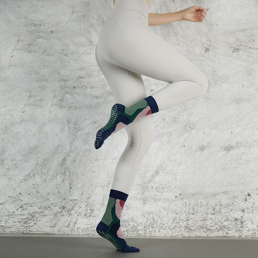 Permu's new yoga socks, Pilates five-finger socks, non-slip mid-length professional split-finger sports socks for men and women, new five-finger-garden pink and green