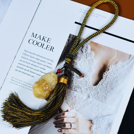 Xuan Xia with certificate of natural raw ore Russian amber beeswax Pixiu pendant pendant for men and women gift collection grade orphan master carved beeswax Pixiu handle 27 grams