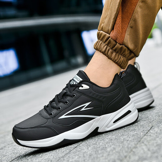 Xuanya Hit large-size sneakers larger, fat, wide toe, loose, breathable mesh shoes, leather surface waterproof men's shoes 45464748 826 black and white leather surface waterproof 39