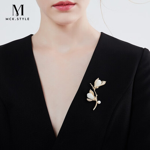 Mck golden magnolia brooch high-end women's corsage suit accessories Chinese Valentine's Day gift