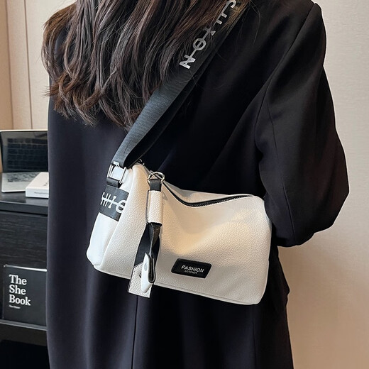 Pokémon Snail Premium Sac féminin 2023 Nouveau créneau de niche Été Broadband à un épaule Crossbody Sac texture Pollower Pillow Sac Rice White