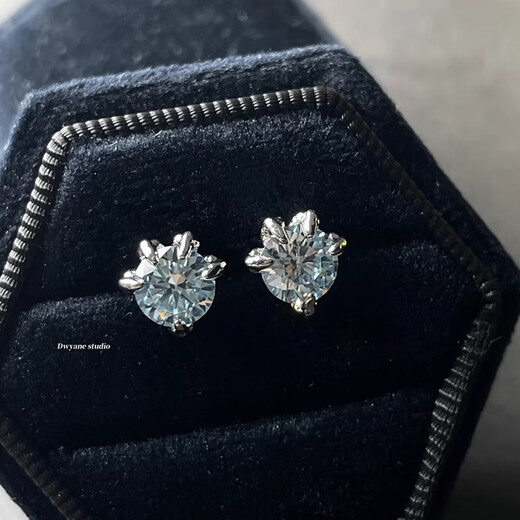 QMXD Exploding Maldives Blue Dragon Claw Ear Bone Nails Women's Titanium Steel Flat Bottom Twist Cochlear Nails Couple Earrings No need to take off when sleeping, single