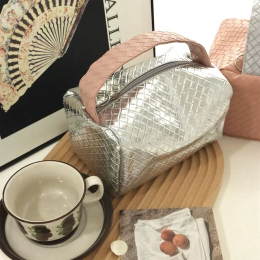 Zhao Lusi's same style ins style lambskin bag fashionable street handbag mobile phone lipstick cosmetics bag hand bag silver-event