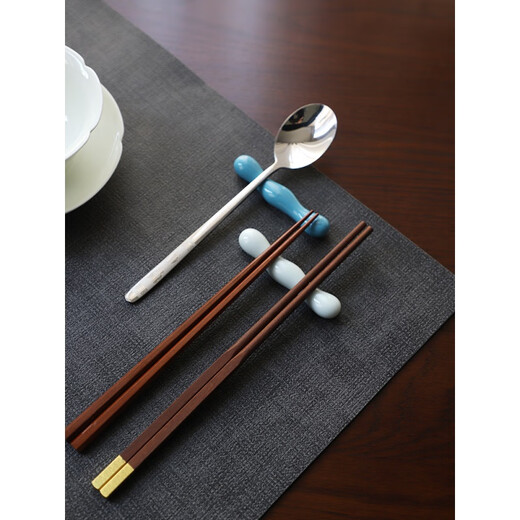 Sobichi chopstick holder white Japanese chopstick holder double chopstick public chopstick pad ceramic tableware chopstick pillow hotel biscuit chopstick holder blue glaze style