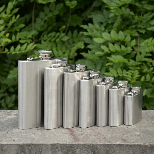 Xubao Stainless Steel Flat Wine Bottle Half Jin Jin is equal to 0.5 kg 1 Jin Jin is equal to 0.5 kg 2 Jin Jin is equal to 0.5 kg 5 Jin Jin is equal to 0.5 kg 10 Jin Jin is equal to 0.5 kg Packed Outdoor portable wine bottle household kettle half pack 30ml