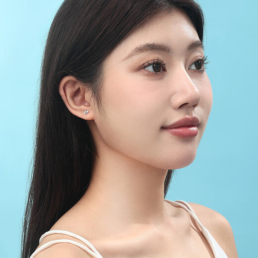 Safir platinum earrings for women PT950 lucky four-leaf clover earrings as a gift for girlfriend, one pair, about 0.85 grams