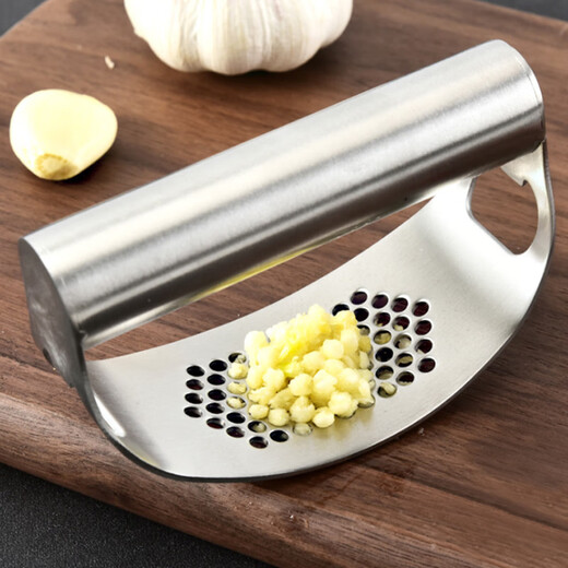 Garlic press artifact stainless steel garlic masher Japanese manual household garlic squeezer garlic pourer garlic press no opener curved 430 stainless steel garlic press