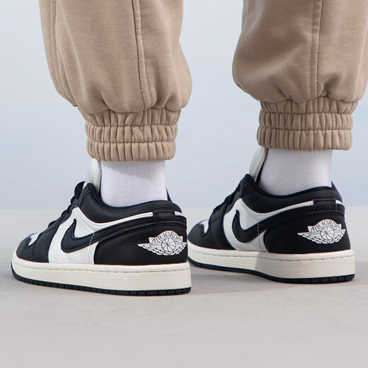 Nike (Nike) Chaussures féminines 2024 Été Nouveau Air Jordan Low Top Spoustable Retro Retro Retro Casual Basketball Chaussures FB9893 FB9893-101 37.5