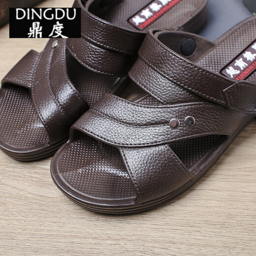 [Goma de Vietnam] nuevas sandalias de hombres de estilo coreano para el verano, sandalias masculinas de calidad cómodas y duraderas, de calidad, negro (JB698) 42, una talla más pequeña.