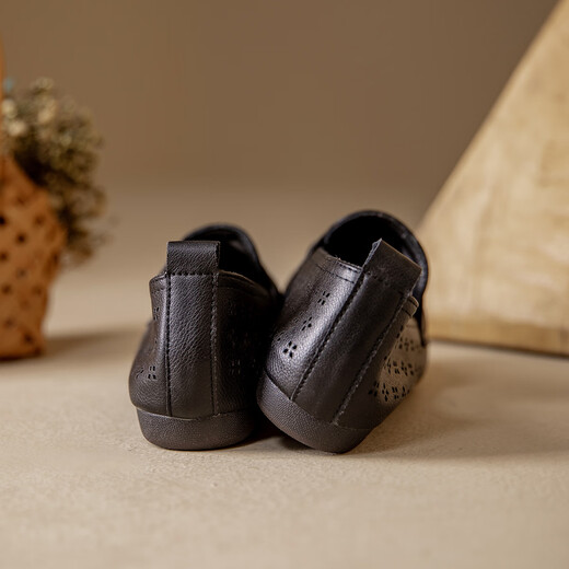 Kanglibi genuine leather soft sole mother shoes single shoes middle-aged and old comfortable and not tired leather shoes middle-aged and old young and non-slip women's shoes spring and autumn style 677 hole style black breathable and not grinding feet 39